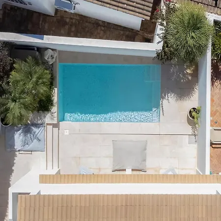 House With Private Heated Pool And Sea Views *