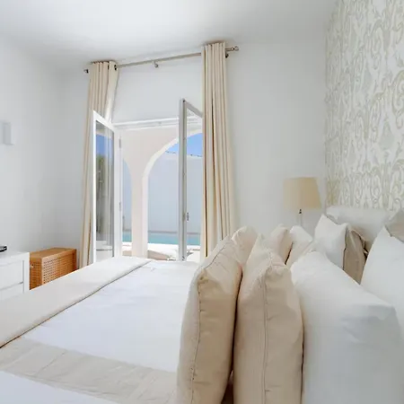 House With Private Heated Pool And Sea Views *