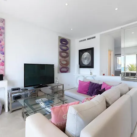House With Private Heated Pool And Sea Views فيلة